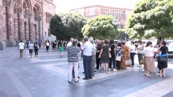 Տնտեսագիտական համալսարանի դասախոսները բողոքի ցույց են անում (տեսանյութ)