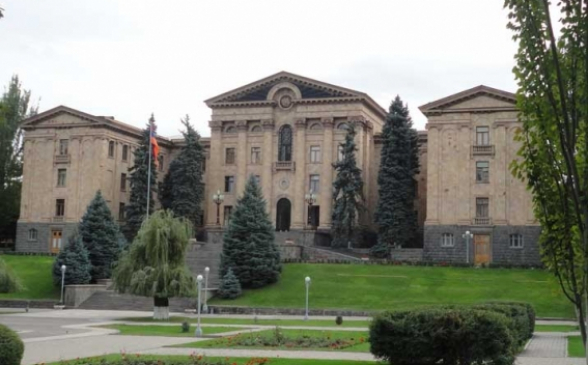 Թեժ մթնոլորտ ԱԺ-ում․ աշխատակիցներից մեկը ինֆա՞րկտ է ստացել