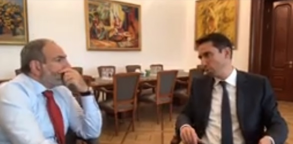 Փաշինյանն ու Մարությանն աղբահանության թեմայով համատեղ լայվ են մտել