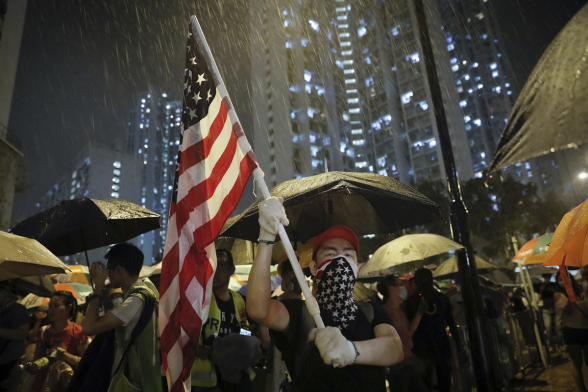 Китай обвинил США в «преступном вмешательстве» в дела Гонконга