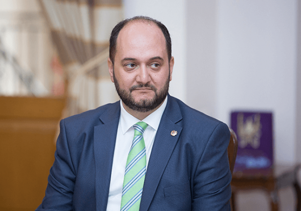 Արայիկ Հարությունյանը թույլ չի տվել Հայոց պատմության դասագրքերի տպագրումը