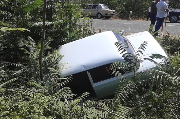 Ստեփանակերտ-Հադրութ ճանապարհին վարորդը կորցրել է մեքենայի կառավարումն ու ընկել փոսը. կա 5 վիրավոր