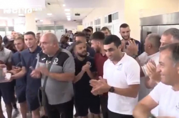 Работники таможенного пункта «Баграташен» встретили футболистов команды «Арарат-Армения»