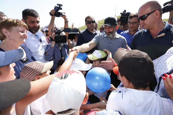 Пашинян остался под своим же приемом