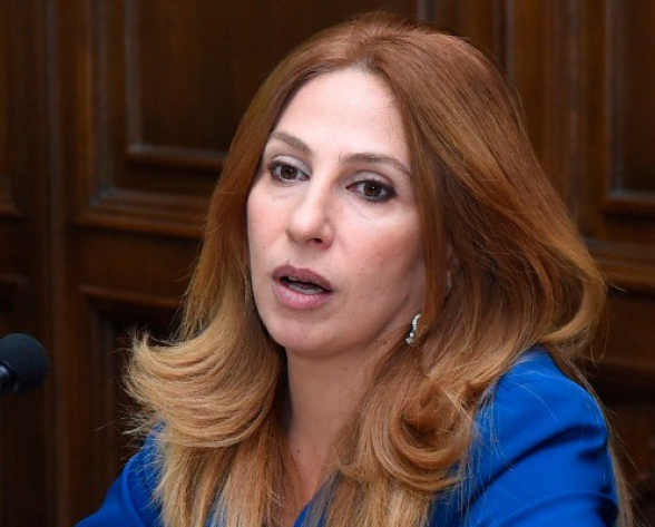 Զարուհի Փոստանջյան.