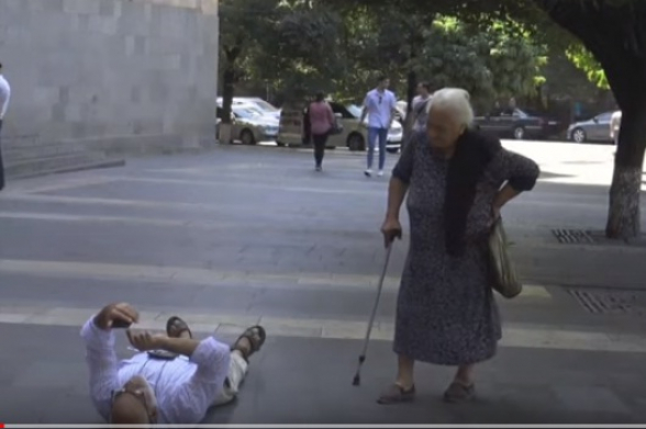 «Արա՛, դե վե՛ր կաց, էլի, ամոթ ա». ՀՀԿ տատին՝ Գասպարիին