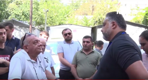 Բողոքի ակցիա Աբովյան փողոցում՝ ընդդեմ բազմահարկ շենք կառուցելու քաղաքապետարանի որոշման (տեսանյութ)