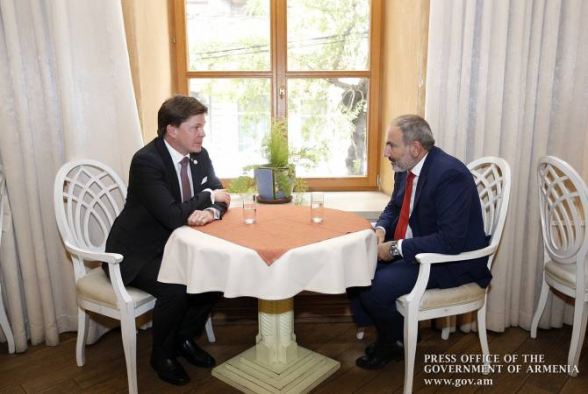 Փաշինյանն աշխատանքային ճաշի ձևաչափով է հանդիպել Շվեդիայի խորհրդարանի պատվիրակության հետ