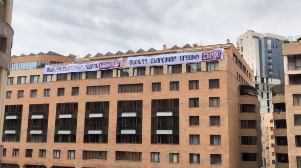 Ծնունդդ շնորհավոր, Արցախի հերոս. ֆլեշմոբ՝ Հյուսիսային պողոտայում (տեսանյութ, ֆոտոշարք)