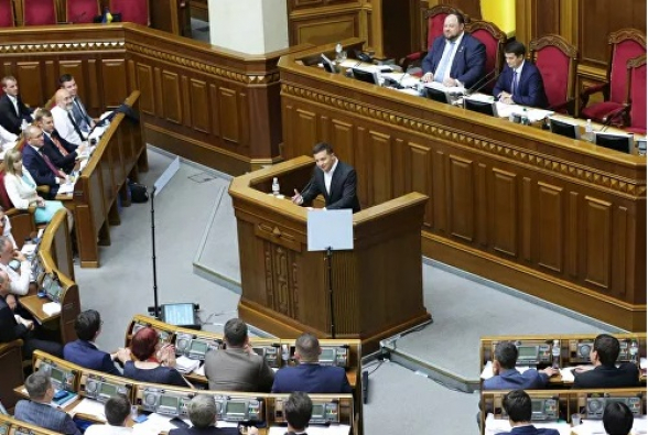 Зеленский призвал Раду отменить депутатскую неприкосновенность
