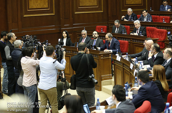 Կառավա­րության անդամների և պատգամավորների միջև փոխհարաբերություններն ավելի են լարվել՝ հասնելով գագաթնակետին․ «Ժողովուրդ»