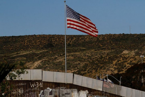 Минобороны США разрешило использование $3,6 млрд на строительство стены с Мексикой