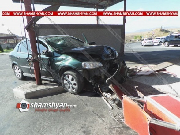 Կոտայքի մարզում Opel-ը մխրճվել է գազալցակայանի լիցքավորող սարքի մեջ և փլուզել պաշտպանիչ պատը