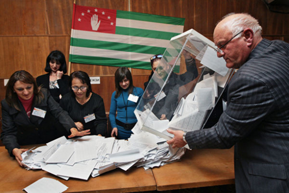 Президент Абхазии Хаджимба объявил о своей победе во втором туре выборов