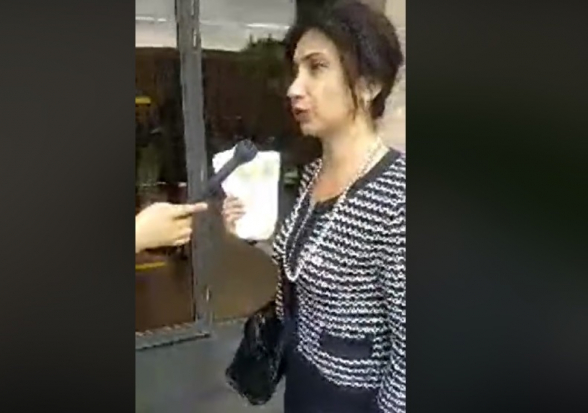Сона Агекян принесла в мэрию подгузники для Айка Марутяна (видео)