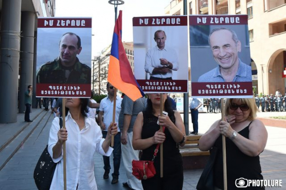 Կատարե՛ք ՍԴ որոշումը․ բողոքի ակցիա՝ Շենգավիթի դատարանի դիմաց (տեսանյութ)