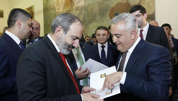 Մի՞թե սա ական չէ բանկային համակարգի տակ