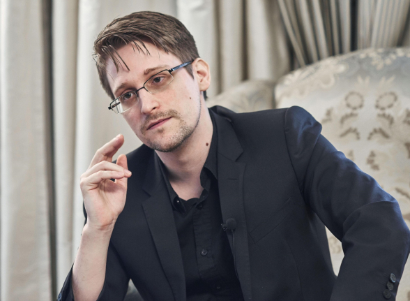 Сноуден рассказал, как отказывал вербовщикам ФСБ