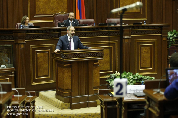 Ձեռք են տվել` աշխարհն էլ շուռ գա, պիտի խաղան