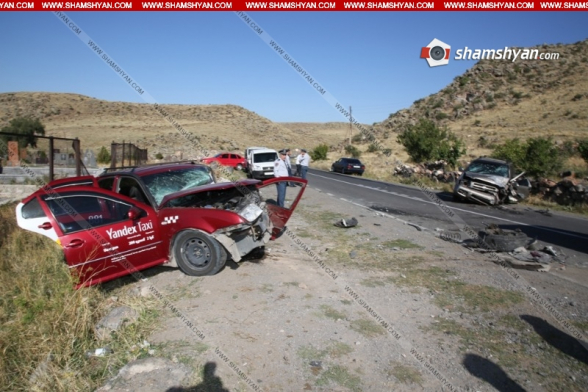 Արագածոտնում ճակատ-ճակատի բախվել են Nissan Pathfinder-ն ու Volkswagen Jetta-ն. կա 1 զոհ, 4 վիրավոր