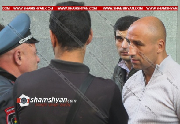 Երևանում 24-ամյա վարորդը Mercedes-ով բախվել է Արթուր Աբրահամի BMW X6-ին, վերջինն էլ բախվել է Renault-ին. կան վիրավորներ (տեսանյութ)