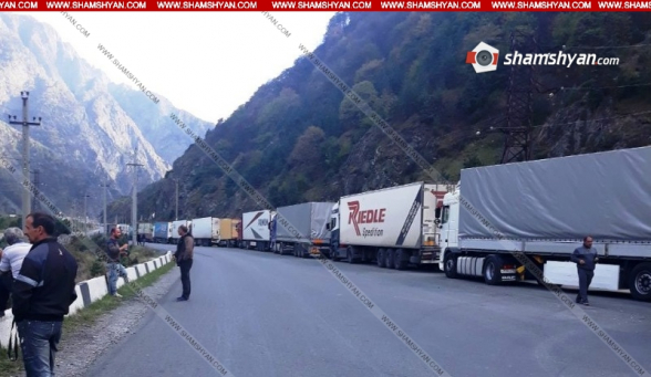 Վերին Լարսում լարված իրավիճակը պահպանվում է. ահազանգողներն ասում էին. «Պապիկյա՛ն, թունել մտնելով հարց չես լուծի, դուրս արի թունելից» (տեսանյութ)