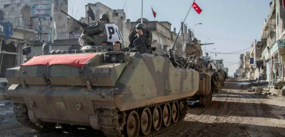 Турция собирает военных и бронетехнику в районе опорных пунктов на севере Сирии (видео)
