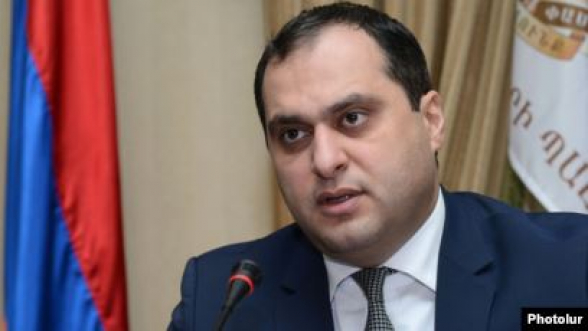 Բարձրաստիճան պետական պաշտոնյան դատական իշխանության հասցեին պետք է զգուշությամբ արտահայտվի. Արա Զոհրաբյանը՝ վարչապետի՝ «կան դատավորներ, որոնք դռների առաջ վնգստում են» արտահայտության մասին (տեսանյութ)