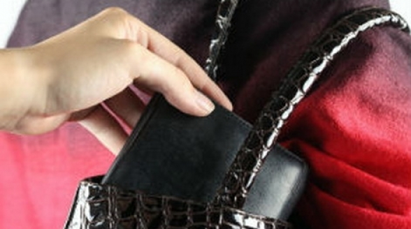 62-ամյա կինը երթուղայինում դրամապանակ էր գողացել