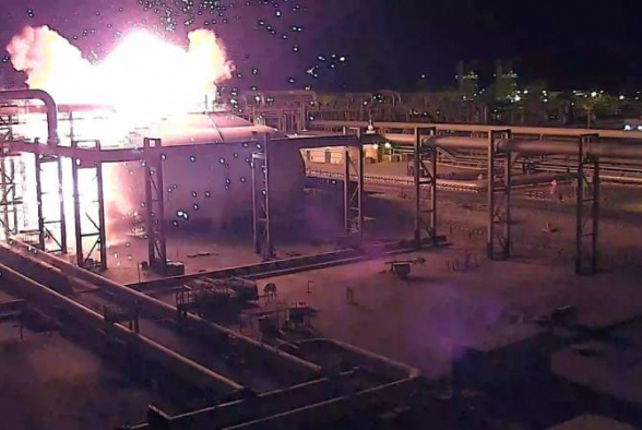 Момент удара по НПЗ в Саудовской Аравии попал на камеры