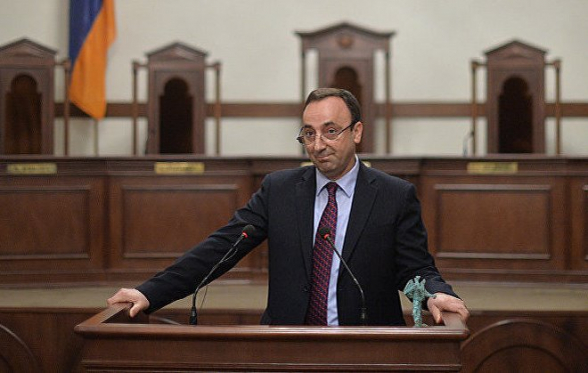 Грайр Товмасян не будет присутствовать на обсуждениях законопроекта о приостановке полномочий главы КС