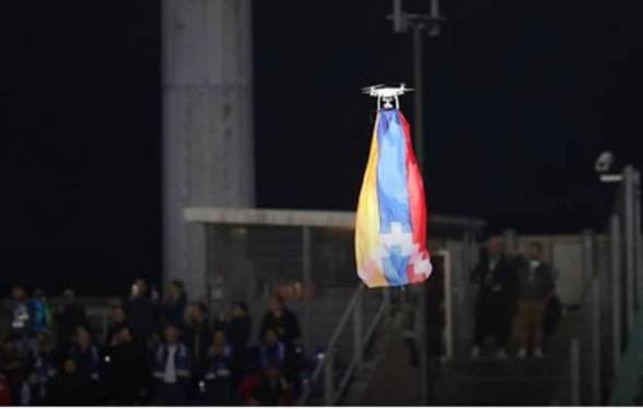 Флаг Арцаха на игре «Карабаха»: из-за акции FAF встреча была остановлена (видео)