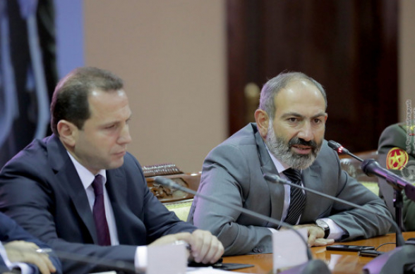 Դա­վիթ Տո­նո­յա­նը՝ որ­պես ու­սա­դիր­նե­րով մարդ, չի կա­րող ըն­կա­լե­լի ու ըն­դու­նե­լի լի­նել Փա­շի­նյա­նի համար. վեր­ջինս պատ­րաստ­վում է նրան ևս պաշ­տո­նանկ ա­նե­լ. «Իրատես»