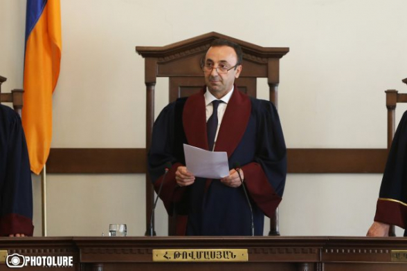 ԱԺ-ն կողմ քվեարկեց Հրայր Թովմասյանի լիազորությունները դադարեցնելու հարցով ՍԴ դիմելու որոշմանը