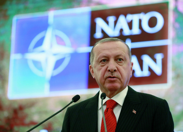 Турции пригрозили приостановкой членства в НАТО из-за атаки на курдов