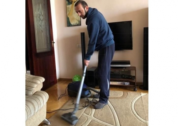 Ո՞նց է ստացվում, որ էն նույն Արարատ Միրզոյանին, ում մի քանի ամիս առաջ ըսկի ապառիկով հեռուստացույց չէին տալիս, հիմա բնակարան ու մեքենա են տալիս