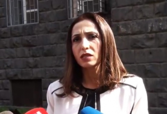 Срочная пресс-конференция Марины Хачатрян перед зданием СНБ (видео)
