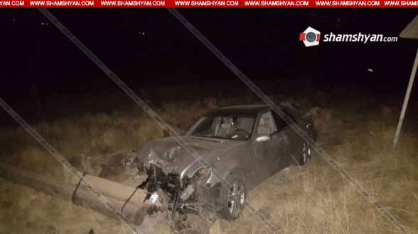 Կոտայքի մարզում 33-ամյա վարորդը Mercedes-ով տապալել է էլեկտրասյունը և հայտնվել ձորակում. ՍՊԸ հաշվապահն ու խոհարարը տեղափոխվել են հիվանդանոց