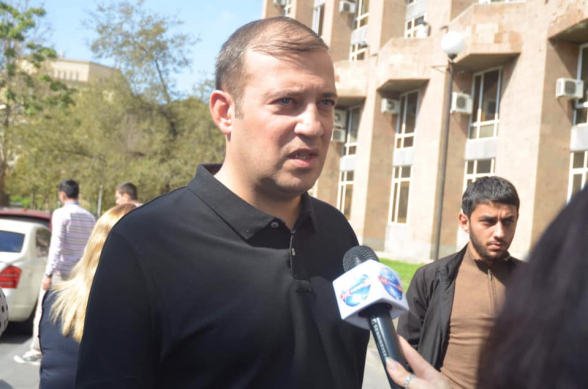 Մեկը չկա վարչապետին հարցնի՝ եթե մարդն աշխատանք չունի կամ եթե ունի ու կոպեկներ է ստանում, դրա արդարը ո՞րն է