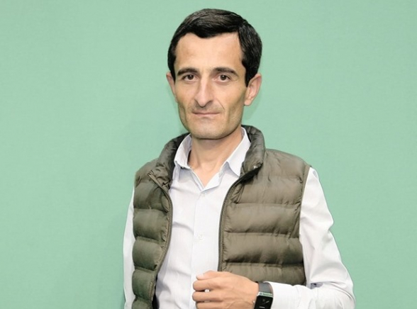 Իշխանությունն անցել է ռեպրեսիաների կիրառման՝ ընդդիմախոսների լռեցում, հարձակում չորրորդ իշխանության վրա