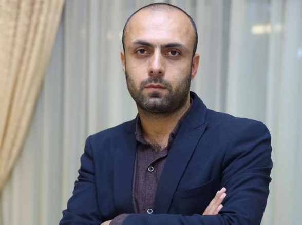 Տղանե՛ր, դուք Սասնա ծուռ չեք, դուք ուղեղից ծուռ, բարոյականից ծուռ ավելորդ բեռ եք քաղաքական դաշտում