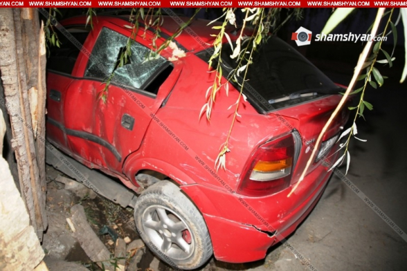 Արարատի մարզում պայմանագրային զինծառայողը Opel-ով բախվել է ուռենուն, այնուհետև՝ սննդի օբյեկտի փայտե պարսպին. կա վիրավոր (տեսանյութ)