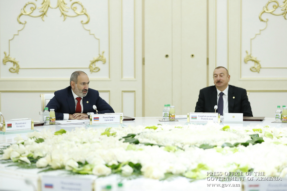 «Ժողովրդի վարչապետն» իր ամպլուայի մեջ է` ասում է մի՛ բան, և անում ճի՛շտ հակառակը