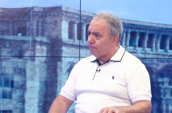 Մի քայլ առաջ, երեք քայլ ետ