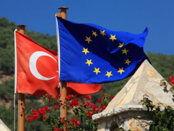 ЕС призвал Турцию прекратить операцию в Сирии