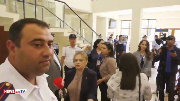 В суде оскорбляют Айка Алумяна: приставы не реагируют