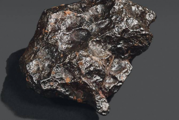 В Париже на аукцион выставят метеорит весом 364 кг