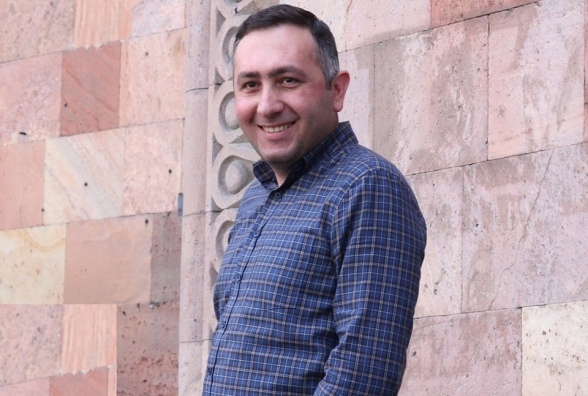 Արթուր Վանեցյանի վրա գործ բացելու իդեալական թեմա ասեմ, զարմանալի է, որ աչքաթող են արել