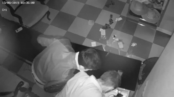 Ապօրինի մուտք են գործել վաճառակետ, հափշտակել են դրամարկղում առկա գումարը (տեսանյութ)