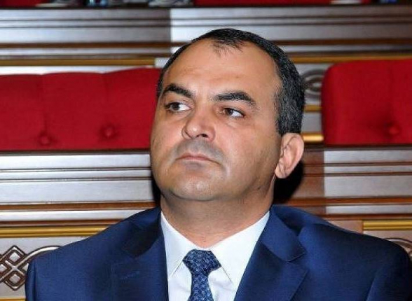 ՀՀ գլ­խա­վոր դա­տա­խազ Ար­թուր Դավ­թ­յա­նի գլ­խին սև ամ­պեր են կու­տակ­վում․ «Իրատես»